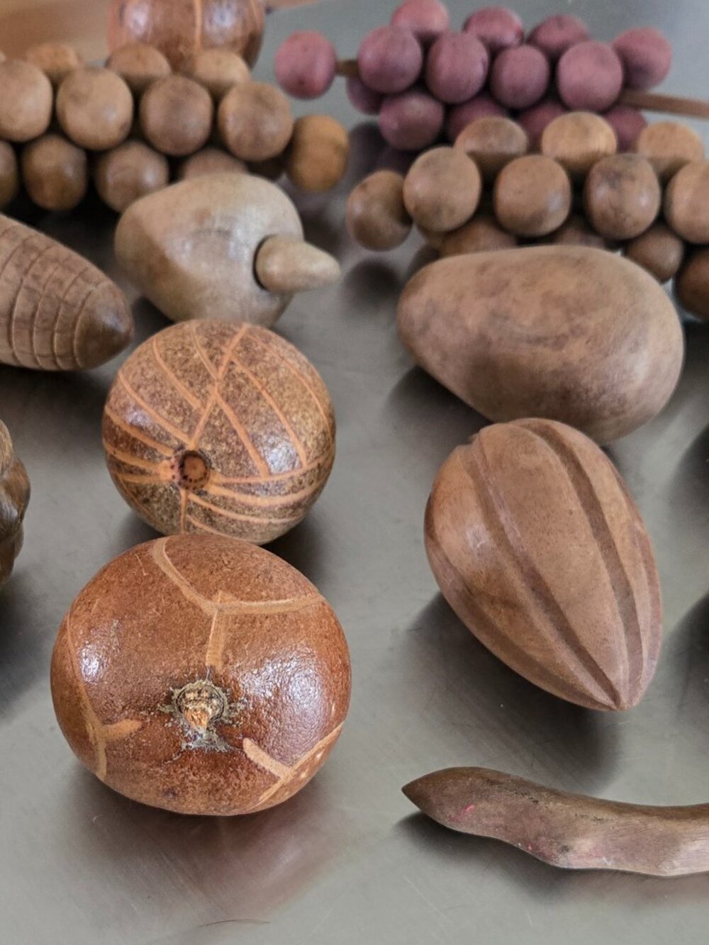 Wooden Hand Carved Fruit/Vegetable Vintage 18 Pieces - Picture 3 of 4